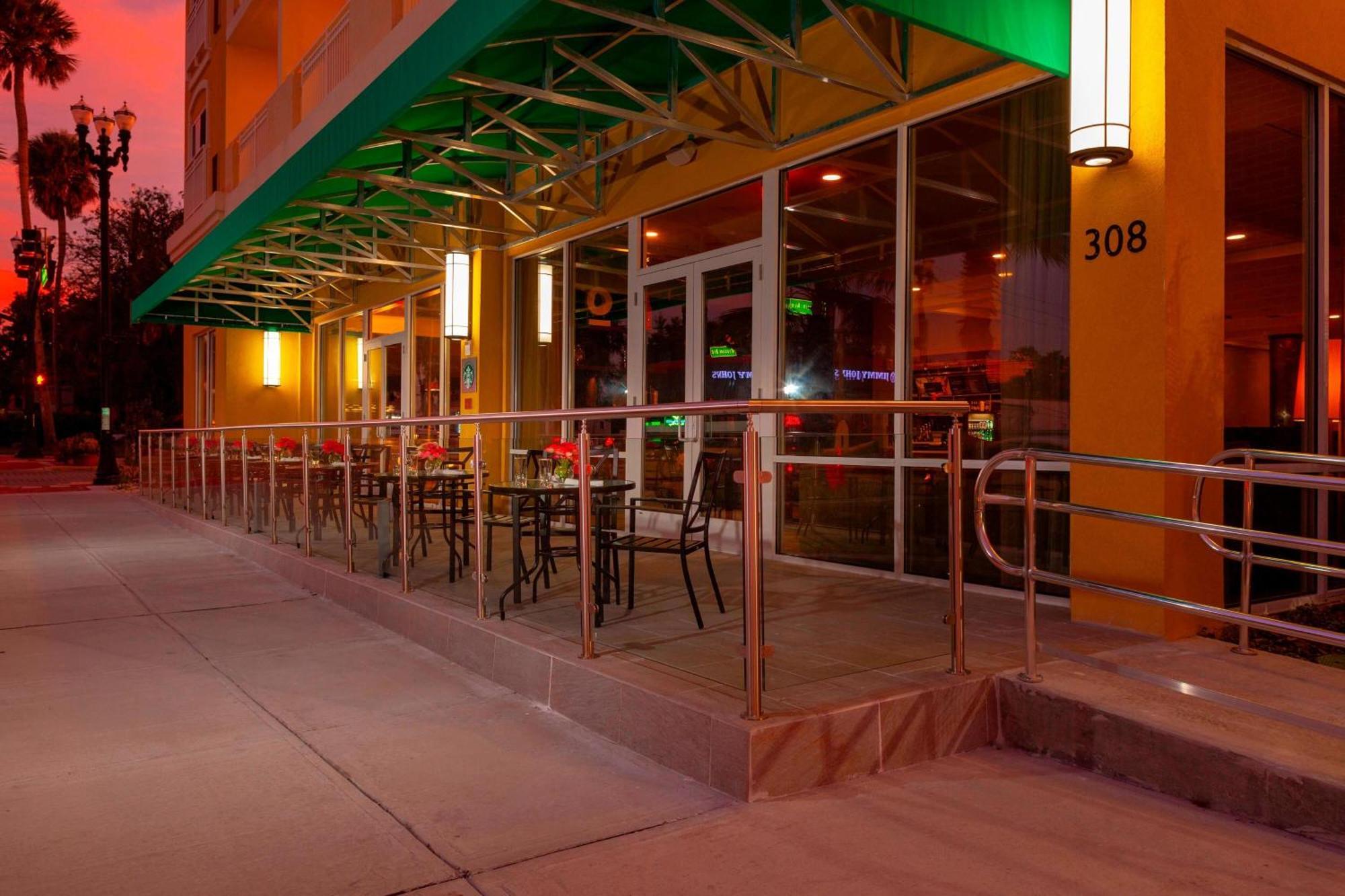 Courtyard By Marriott Deland Historic Downtown Hotel Exterior photo