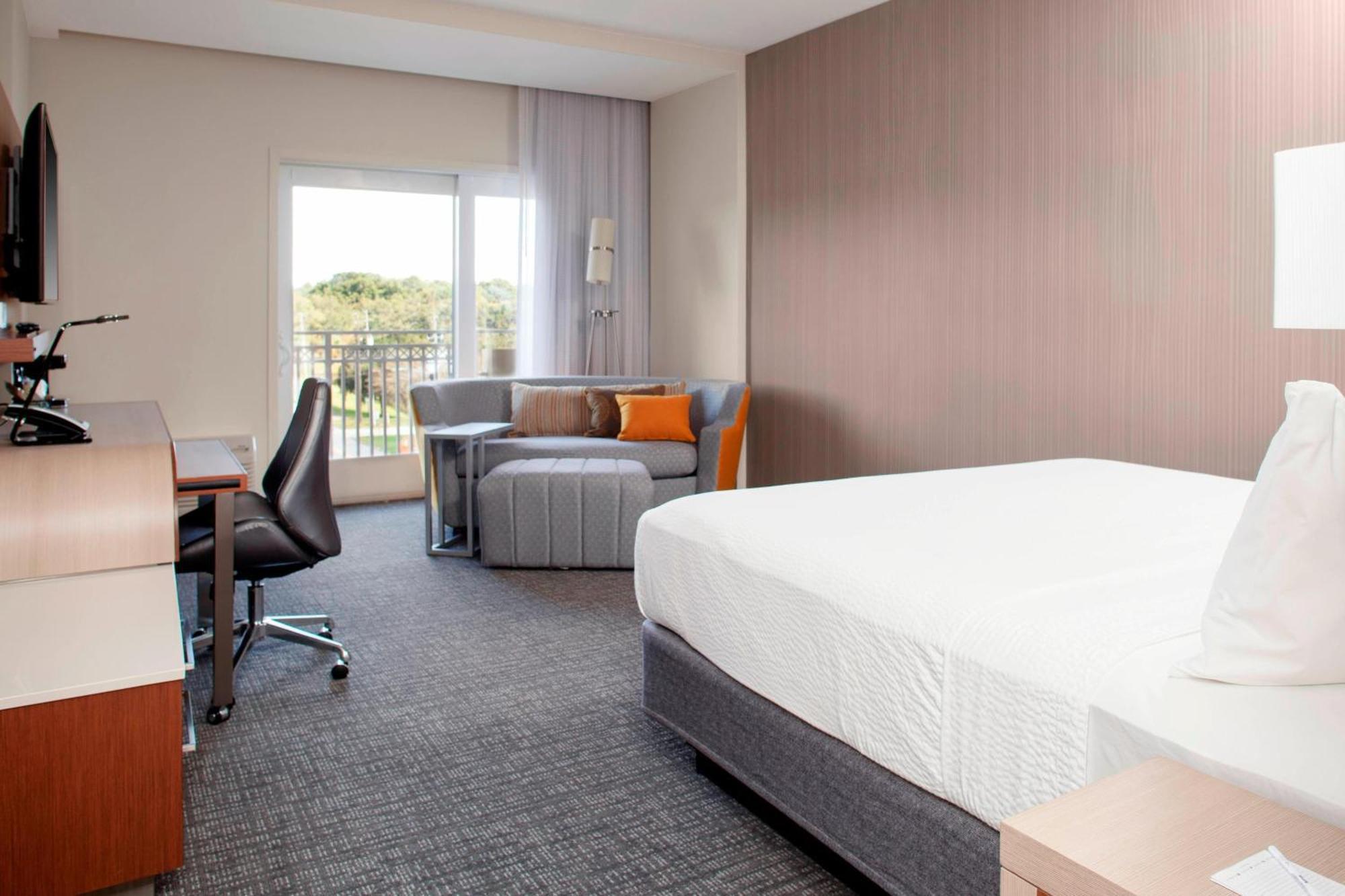 Courtyard By Marriott Deland Historic Downtown Hotel Exterior photo