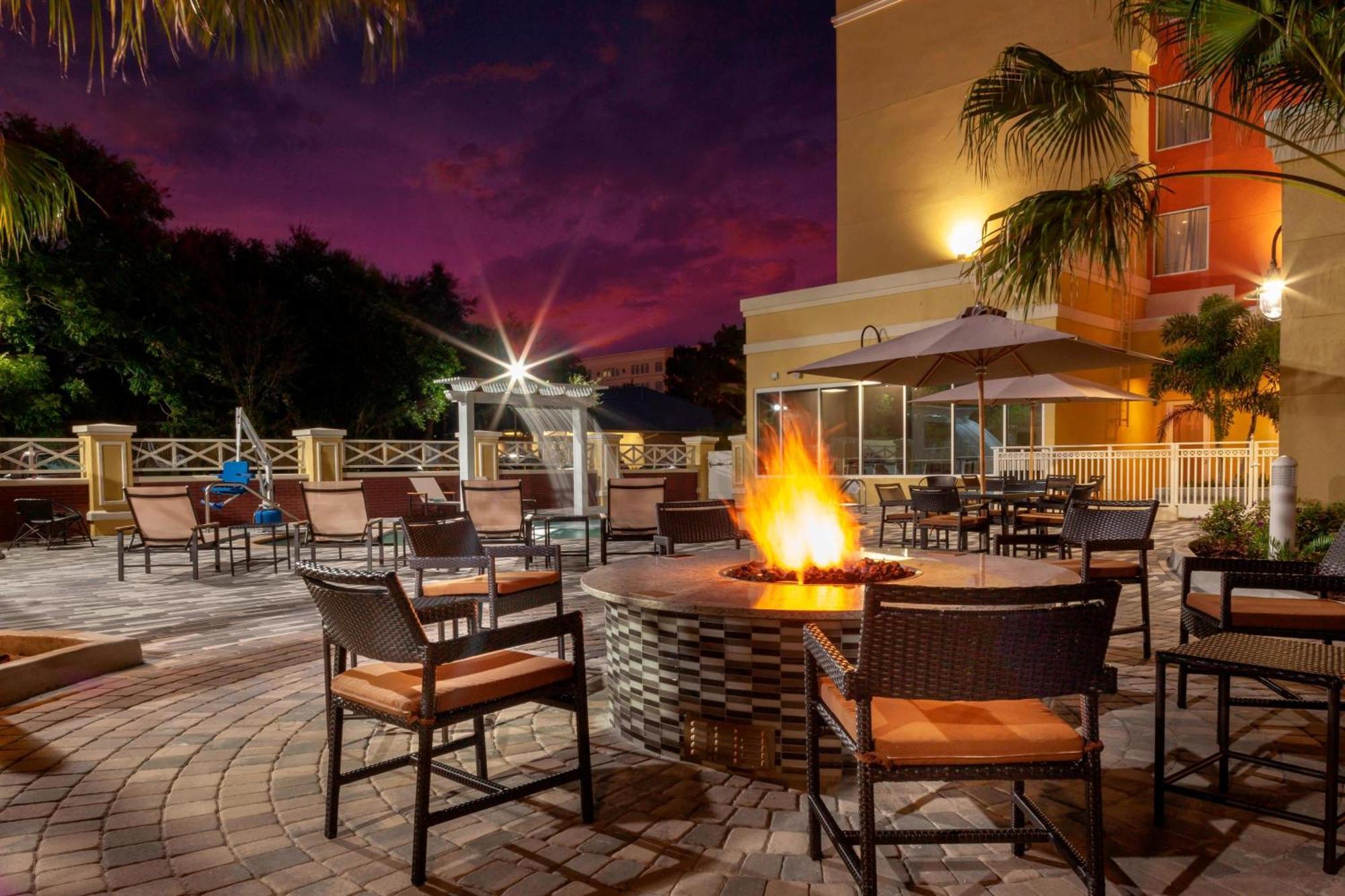 Courtyard By Marriott Deland Historic Downtown Hotel Exterior photo