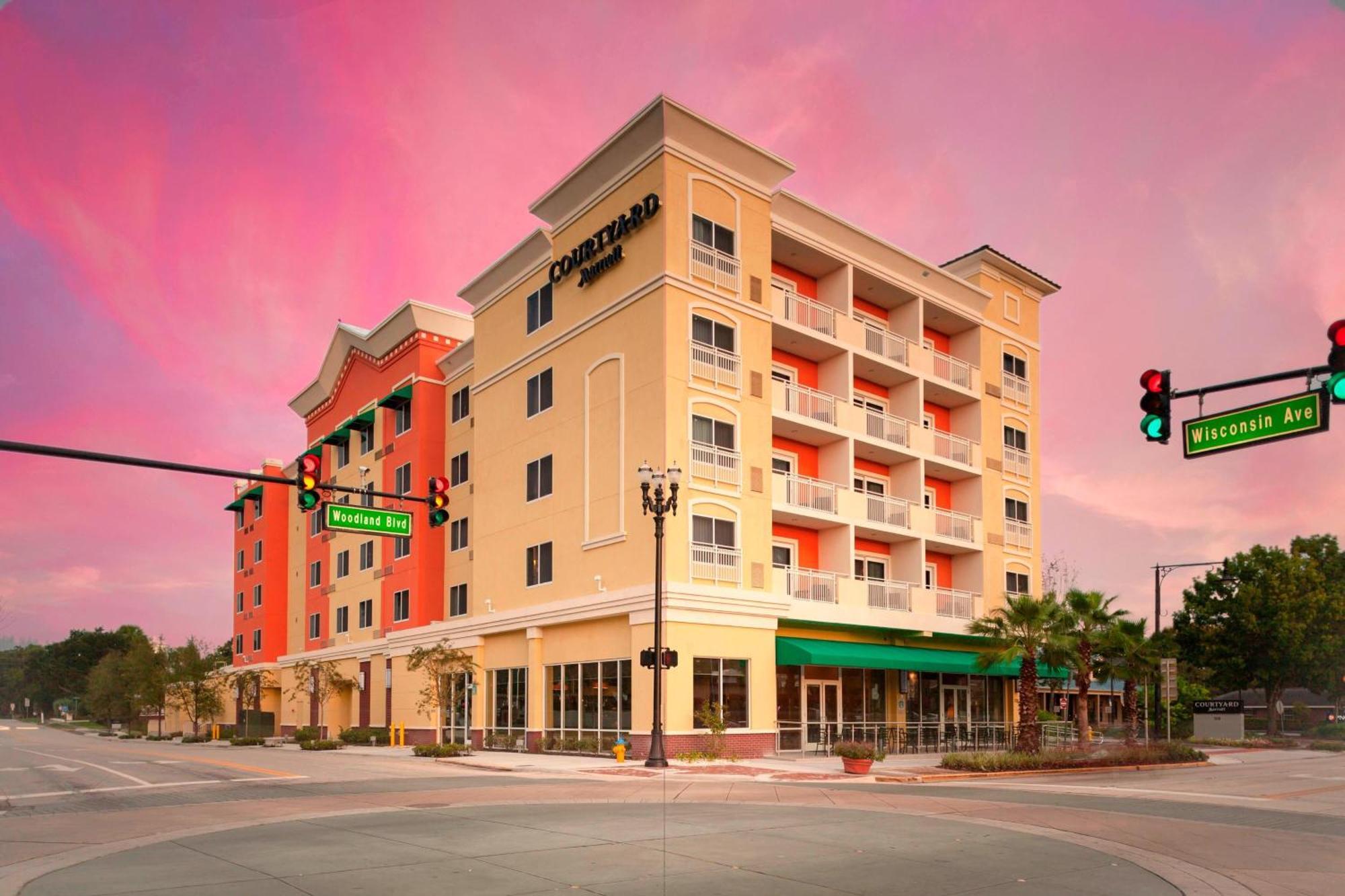 Courtyard By Marriott Deland Historic Downtown Hotel Exterior photo